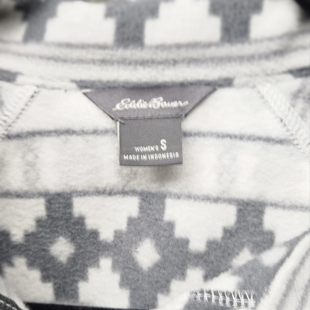 Women's Pullover - Picture 2 of 8